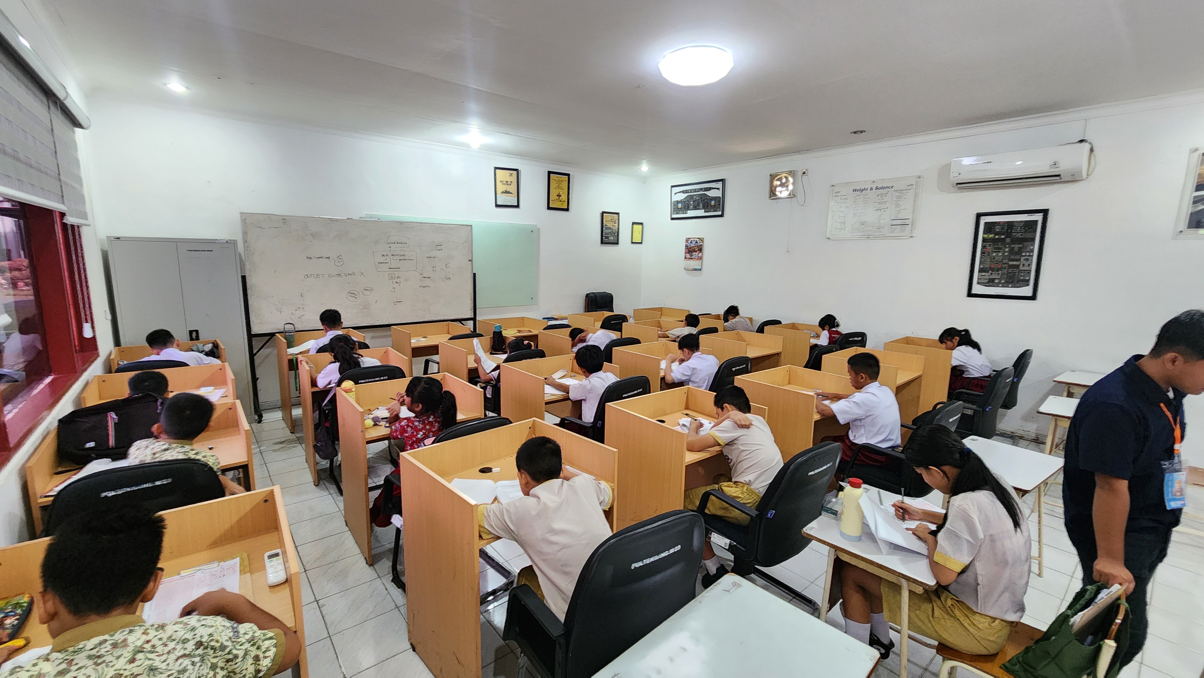 Suasana Pengerjaan Lomba PENSO 2026 – Kategori SD (Tahap II)